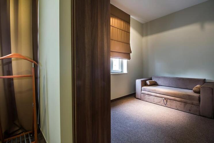 Central Luxury Rooms Омиш Экстерьер фото
