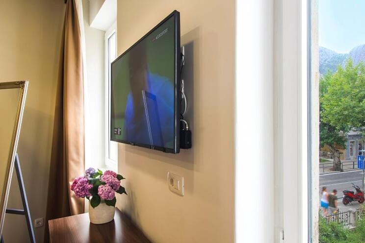 Central Luxury Rooms Омиш Экстерьер фото