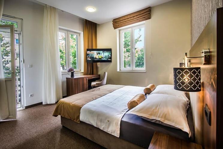 Central Luxury Rooms Омиш Экстерьер фото