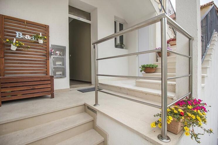 Central Luxury Rooms Омиш Экстерьер фото
